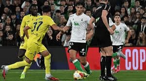 2018 赛季：道奇队与红袜队的总决赛首战，由于大雨推迟两小时开赛